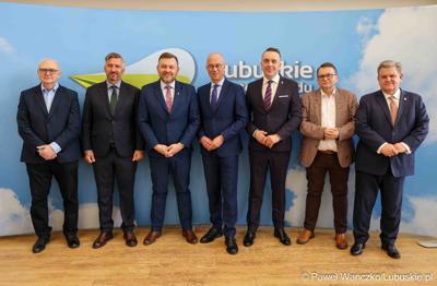 Uczestnicy konferencji prasowej poświęconej sektorowi badań kosmicznych