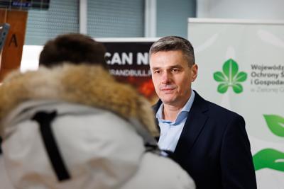 Urząd Marszałkowski Województwa Lubuskiego konsekwentnie wspiera Ochotnicze Straże Pożarne, zapewniając środki na rozwój i modernizację jednostek. Podczas spotkania omówiono możliwości finansowania OSP