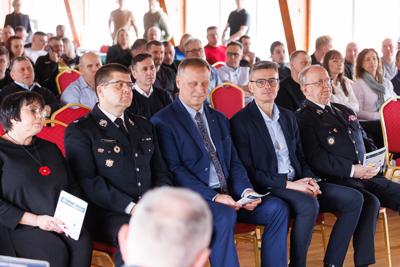 Urząd Marszałkowski Województwa Lubuskiego konsekwentnie wspiera Ochotnicze Straże Pożarne, zapewniając środki na rozwój i modernizację jednostek. Podczas spotkania omówiono możliwości finansowania OSP