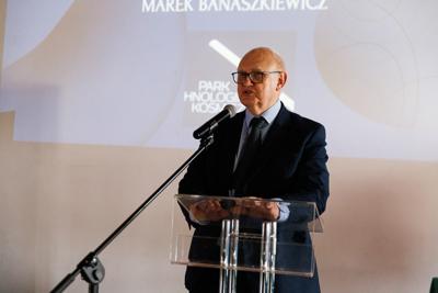 Urząd Marszałkowski Województwa Lubuskiego konsekwentnie wspiera Ochotnicze Straże Pożarne, zapewniając środki na rozwój i modernizację jednostek. Podczas spotkania omówiono możliwości finansowania OSP