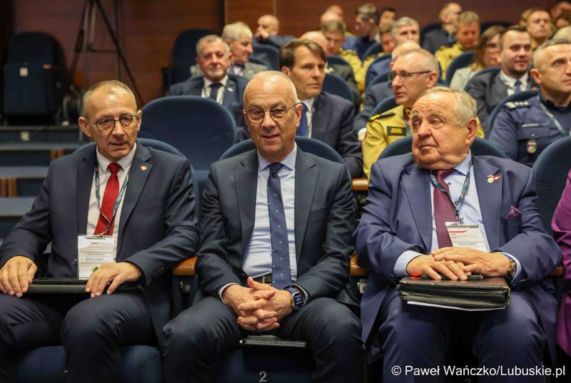 Uczestnicy konferencji pn. Współczesne wyzwania dla ochrony ludności, w Akademii im. Jakuba z Paradyża w Gorzowie Wlkp.