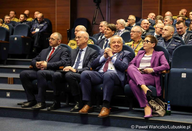 Uczestnicy konferencji pn. Współczesne wyzwania dla ochrony ludności, w Akademii im. Jakuba z Paradyża w Gorzowie Wlkp.
