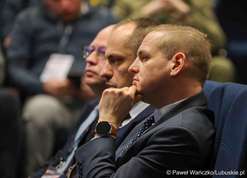 Uczestnicy konferencji pn. Współczesne wyzwania dla ochrony ludności, w Akademii im. Jakuba z Paradyża w Gorzowie Wlkp.