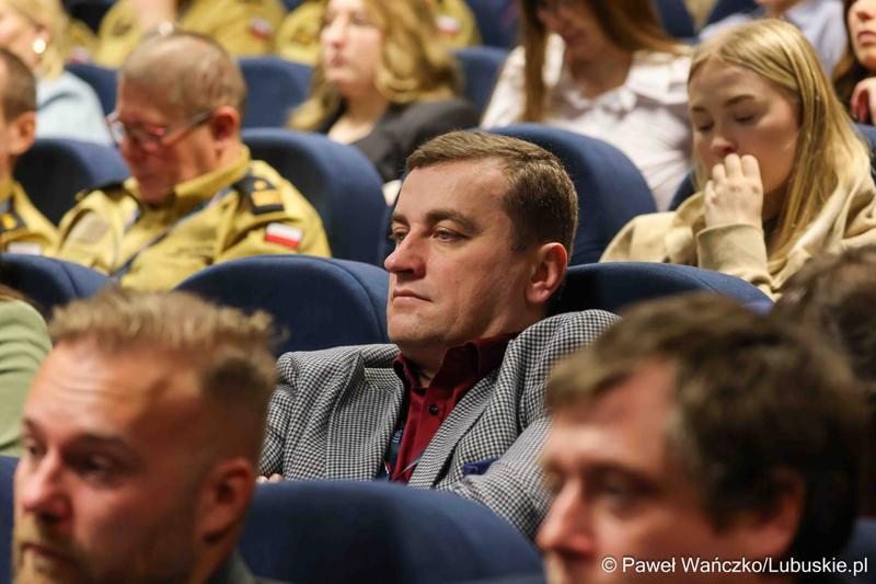Uczestnicy konferencji pn. Współczesne wyzwania dla ochrony ludności, w Akademii im. Jakuba z Paradyża w Gorzowie Wlkp.