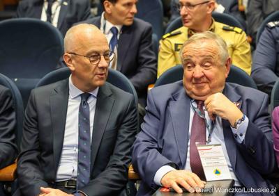 Uczestnicy konferencji pn. Współczesne wyzwania dla ochrony ludności, w Akademii im. Jakuba z Paradyża w Gorzowie Wlkp. 