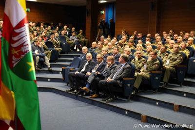 Uczestnicy konferencji pn. Współczesne wyzwania dla ochrony ludności, w Akademii im. Jakuba z Paradyża w Gorzowie Wlkp. 