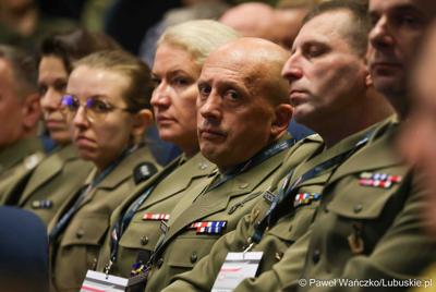 Uczestnicy konferencji pn. Współczesne wyzwania dla ochrony ludności, w Akademii im. Jakuba z Paradyża w Gorzowie Wlkp. 