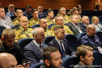 Uczestnicy konferencji pn. Współczesne wyzwania dla ochrony ludności, w Akademii im. Jakuba z Paradyża w Gorzowie Wlkp. 