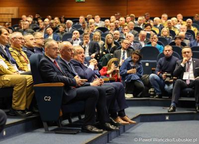 Uczestnicy konferencji pn. Współczesne wyzwania dla ochrony ludności, w Akademii im. Jakuba z Paradyża w Gorzowie Wlkp. 