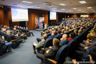 Uczestnicy konferencji pn. Współczesne wyzwania dla ochrony ludności, w Akademii im. Jakuba z Paradyża w Gorzowie Wlkp. 