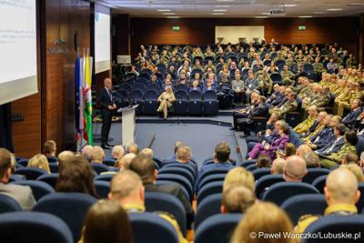 Uczestnicy konferencji pn. Współczesne wyzwania dla ochrony ludności, w Akademii im. Jakuba z Paradyża w Gorzowie Wlkp. 