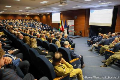 Uczestnicy konferencji pn. Współczesne wyzwania dla ochrony ludności, w Akademii im. Jakuba z Paradyża w Gorzowie Wlkp. 