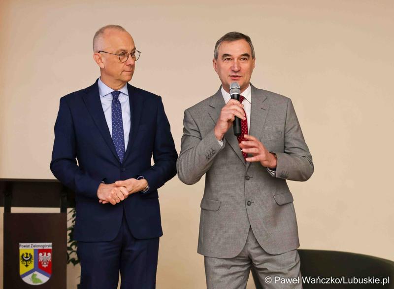 Marszałek Województwa Lubuskiego odwiedził XIII Powiatowe Targi Edukacji i Pracy w auli Centrum Kształcenia Zawodowego i Ustawicznego w Sulechowie