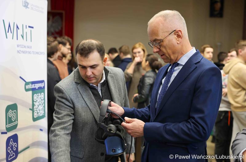 Marszałek Województwa Lubuskiego odwiedził XIII Powiatowe Targi Edukacji i Pracy w auli Centrum Kształcenia Zawodowego i Ustawicznego w Sulechowie