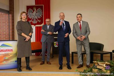 Marszałek Województwa Lubuskiego odwiedził XIII Powiatowe Targi Edukacji i Pracy w auli Centrum Kształcenia Zawodowego i Ustawicznego w Sulechowie