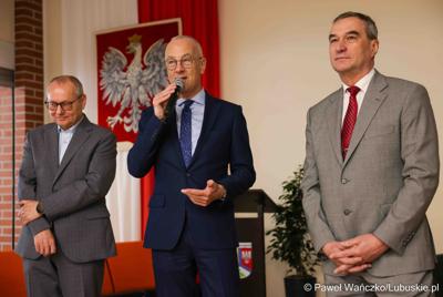 Marszałek Województwa Lubuskiego odwiedził XIII Powiatowe Targi Edukacji i Pracy w auli Centrum Kształcenia Zawodowego i Ustawicznego w Sulechowie