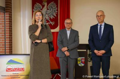 Marszałek Województwa Lubuskiego odwiedził XIII Powiatowe Targi Edukacji i Pracy w auli Centrum Kształcenia Zawodowego i Ustawicznego w Sulechowie