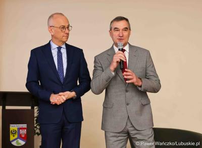 Marszałek Województwa Lubuskiego odwiedził XIII Powiatowe Targi Edukacji i Pracy w auli Centrum Kształcenia Zawodowego i Ustawicznego w Sulechowie