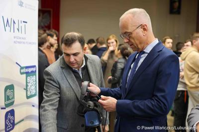 Marszałek Województwa Lubuskiego odwiedził XIII Powiatowe Targi Edukacji i Pracy w auli Centrum Kształcenia Zawodowego i Ustawicznego w Sulechowie