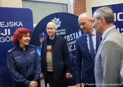 Marszałek Województwa Lubuskiego odwiedził XIII Powiatowe Targi Edukacji i Pracy w auli Centrum Kształcenia Zawodowego i Ustawicznego w Sulechowie