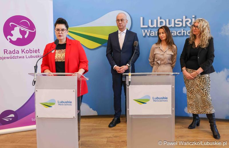 Uczestnicy konferencji prasowej na temat zbliżającego się XV Lubuskiego Kongresu Kobiet