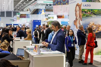 Lubuskie na międzynarodowych Targach Turystycznych ITB Berlin 2025

 Tegoroczne polskie stoisko narodowe koncentruje się na promocji turystyki kulinarnej oraz prezydencji Polski w Unii Europejskiej.
Wśród regionów prezentujących swoją ofertę nie mogło zabraknąć Województwa Lubuskiego. Nasz region promuje swoje unikalne walory – malownicze krajobrazy, bogatą ofertę enoturystyczną oraz aktywne formy wypoczynku w otoczeniu natury. 