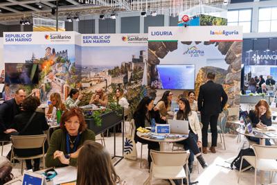 Lubuskie na międzynarodowych Targach Turystycznych ITB Berlin 2025

 Tegoroczne polskie stoisko narodowe koncentruje się na promocji turystyki kulinarnej oraz prezydencji Polski w Unii Europejskiej.
Wśród regionów prezentujących swoją ofertę nie mogło zabraknąć Województwa Lubuskiego. Nasz region promuje swoje unikalne walory – malownicze krajobrazy, bogatą ofertę enoturystyczną oraz aktywne formy wypoczynku w otoczeniu natury. 
