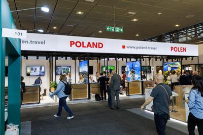 Lubuskie na międzynarodowych Targach Turystycznych ITB Berlin 2025

 Tegoroczne polskie stoisko narodowe koncentruje się na promocji turystyki kulinarnej oraz prezydencji Polski w Unii Europejskiej.
Wśród regionów prezentujących swoją ofertę nie mogło zabraknąć Województwa Lubuskiego. Nasz region promuje swoje unikalne walory – malownicze krajobrazy, bogatą ofertę enoturystyczną oraz aktywne formy wypoczynku w otoczeniu natury. 