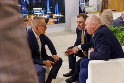 Lubuskie na międzynarodowych Targach Turystycznych ITB Berlin 2025

 Tegoroczne polskie stoisko narodowe koncentruje się na promocji turystyki kulinarnej oraz prezydencji Polski w Unii Europejskiej.
Wśród regionów prezentujących swoją ofertę nie mogło zabraknąć Województwa Lubuskiego. Nasz region promuje swoje unikalne walory – malownicze krajobrazy, bogatą ofertę enoturystyczną oraz aktywne formy wypoczynku w otoczeniu natury. 