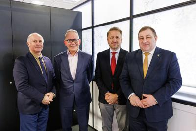 Lubuskie na międzynarodowych Targach Turystycznych ITB Berlin 2025

 Tegoroczne polskie stoisko narodowe koncentruje się na promocji turystyki kulinarnej oraz prezydencji Polski w Unii Europejskiej.
Wśród regionów prezentujących swoją ofertę nie mogło zabraknąć Województwa Lubuskiego. Nasz region promuje swoje unikalne walory – malownicze krajobrazy, bogatą ofertę enoturystyczną oraz aktywne formy wypoczynku w otoczeniu natury. 