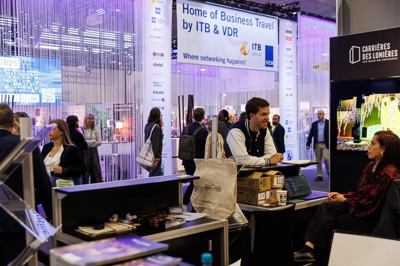 Lubuskie na międzynarodowych Targach Turystycznych ITB Berlin 2025

 Tegoroczne polskie stoisko narodowe koncentruje się na promocji turystyki kulinarnej oraz prezydencji Polski w Unii Europejskiej.
Wśród regionów prezentujących swoją ofertę nie mogło zabraknąć Województwa Lubuskiego. Nasz region promuje swoje unikalne walory – malownicze krajobrazy, bogatą ofertę enoturystyczną oraz aktywne formy wypoczynku w otoczeniu natury.
