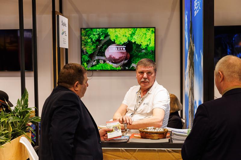 Lubuskie na międzynarodowych Targach Turystycznych ITB Berlin 2025

 Tegoroczne polskie stoisko narodowe koncentruje się na promocji turystyki kulinarnej oraz prezydencji Polski w Unii Europejskiej.
Wśród regionów prezentujących swoją ofertę nie mogło zabraknąć Województwa Lubuskiego. Nasz region promuje swoje unikalne walory – malownicze krajobrazy, bogatą ofertę enoturystyczną oraz aktywne formy wypoczynku w otoczeniu natury.