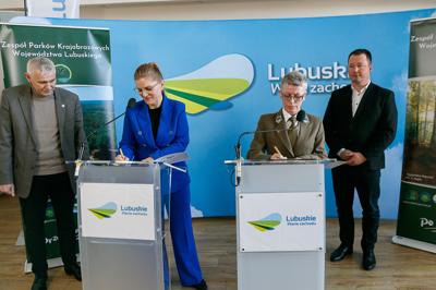 6 marca 2025 r. Dyrektor Zespołu Parków Krajobrazowych Województwa Lubuskiego w Gorzowie Wlkp. Alina Jągowska oraz dr Ewa Pawlak – Dyrektor Muzeum Lubuskiego w Gorzowie Wlkp. podpisały porozumienie o współpracy w zakresie upowszechniania dziedzictwa kulturowego i ochrony dóbr kultury oraz zachowania i popularyzowania wartości historycznych i kulturowych.  