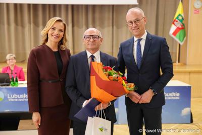 Uczestnicy VIII zwyczajnej sesji Sejmiku Województwa Lubuskiego w Sali Kolumnowej Urzędu Marszałkowskiego Województwa Lubuskiego w Zielonej Górze 