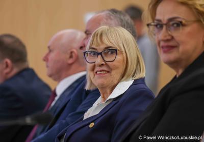 Uczestnicy VIII zwyczajnej sesji Sejmiku Województwa Lubuskiego w Sali Kolumnowej Urzędu Marszałkowskiego Województwa Lubuskiego w Zielonej Górze 