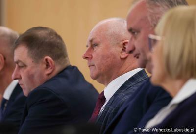 Uczestnicy VIII zwyczajnej sesji Sejmiku Województwa Lubuskiego w Sali Kolumnowej Urzędu Marszałkowskiego Województwa Lubuskiego w Zielonej Górze 