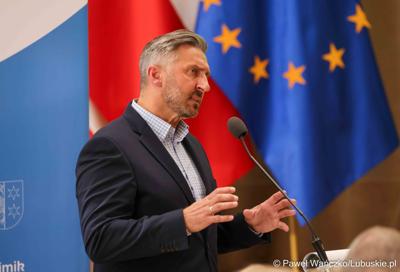 Poseł na Sejm RP Waldemar Sługocki podczas VIII zwyczajnej sesji Sejmiku Województwa Lubuskiego w Sali Kolumnowej Urzędu Marszałkowskiego Województwa Lubuskiego w Zielonej Górze 