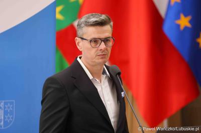 Wicemarszałek Województwa Lubuskiego Sebastian Ciemnoczołowski podczas VIII zwyczajnej sesji Sejmiku Województwa Lubuskiego w Sali Kolumnowej Urzędu Marszałkowskiego Województwa Lubuskiego w Zielonej Górze 