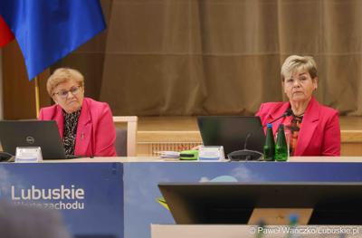 Uczestnicy VIII zwyczajnej sesji Sejmiku Województwa Lubuskiego w Sali Kolumnowej Urzędu Marszałkowskiego Województwa Lubuskiego w Zielonej Górze 