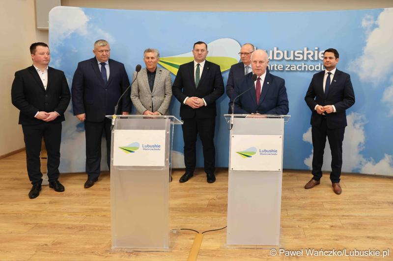 Uczestnicy konferencji prasowej przed Debatą Rolną 2025 w Urzędzie Marszałkowskim