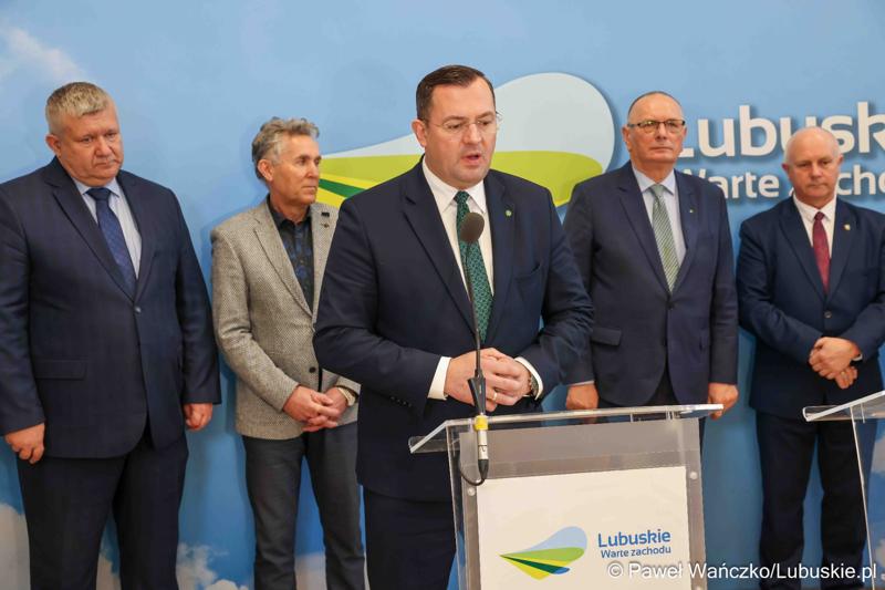 Uczestnicy konferencji prasowej przed Debatą Rolną 2025 w Urzędzie Marszałkowskim