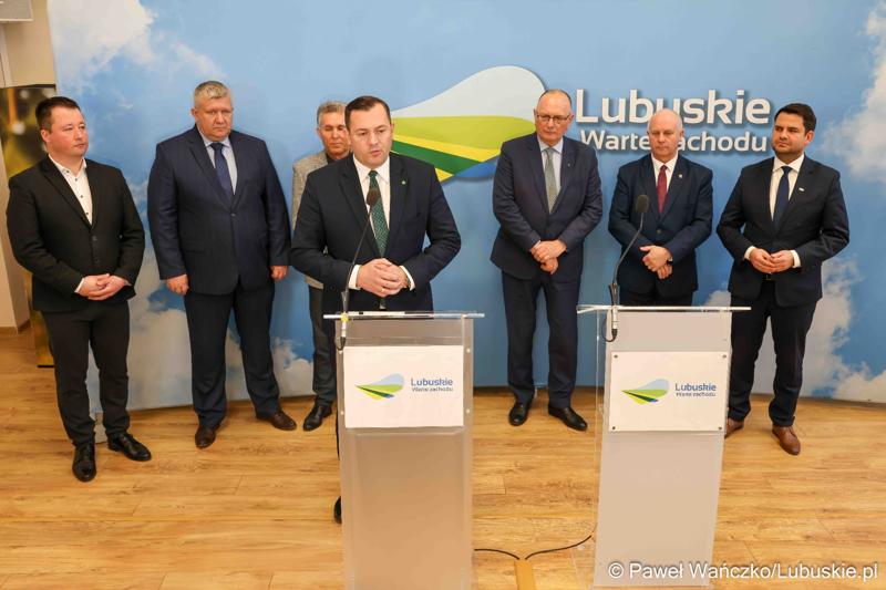 Uczestnicy konferencji prasowej przed Debatą Rolną 2025 w Urzędzie Marszałkowskim