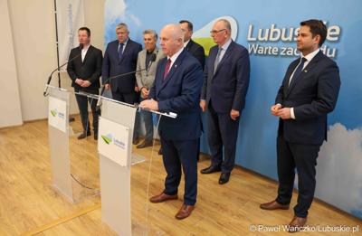 Uczestnicy konferencji prasowej przed Debatą Rolną 2025 w Urzędzie Marszałkowskim