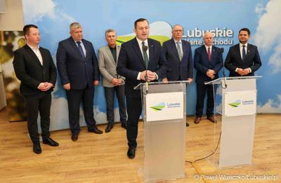 Uczestnicy konferencji prasowej przed Debatą Rolną 2025 w Urzędzie Marszałkowskim