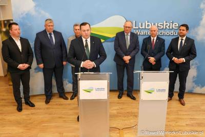 Uczestnicy konferencji prasowej przed Debatą Rolną 2025 w Urzędzie Marszałkowskim