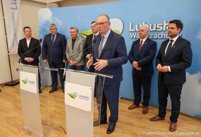 Uczestnicy konferencji prasowej przed Debatą Rolną 2025 w Urzędzie Marszałkowskim
