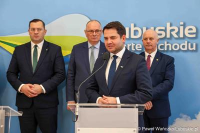 Uczestnicy konferencji prasowej przed Debatą Rolną 2025 w Urzędzie Marszałkowskim