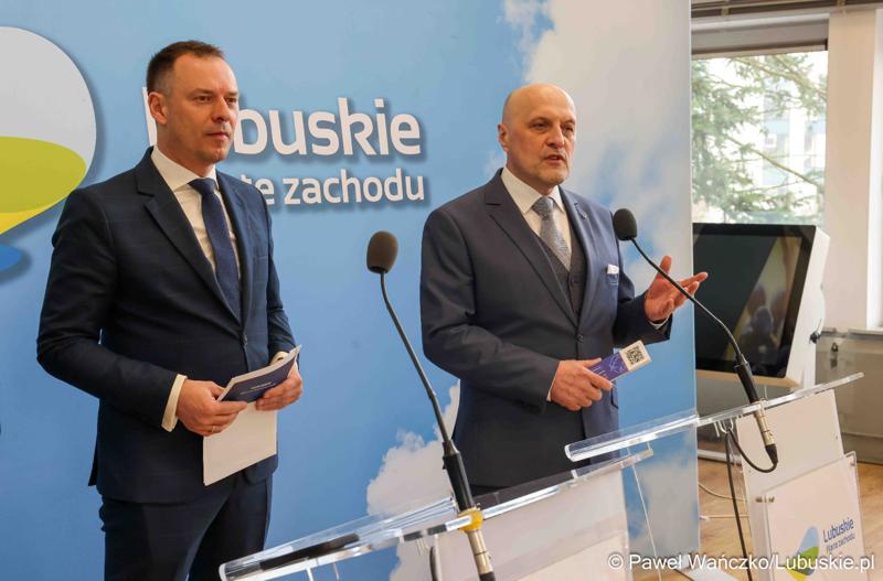 Uczestnicy debaty nt. strategii turystycznej dla województwa lubuskiego, w Urzędzie Marszałkowskim Województwa Lubuskiego w Zielonej Górze