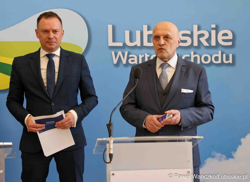 Uczestnicy debaty nt. strategii turystycznej dla województwa lubuskiego, w Urzędzie Marszałkowskim Województwa Lubuskiego w Zielonej Górze