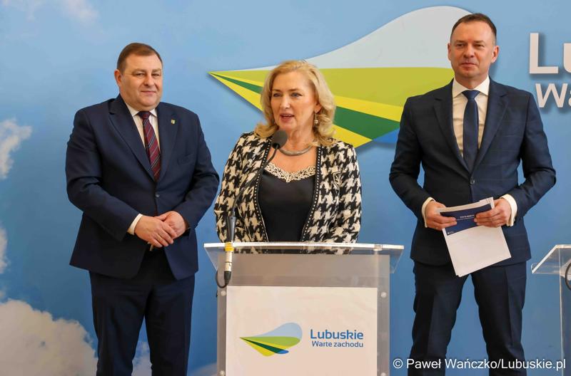 Uczestnicy debaty nt. strategii turystycznej dla województwa lubuskiego, w Urzędzie Marszałkowskim Województwa Lubuskiego w Zielonej Górze